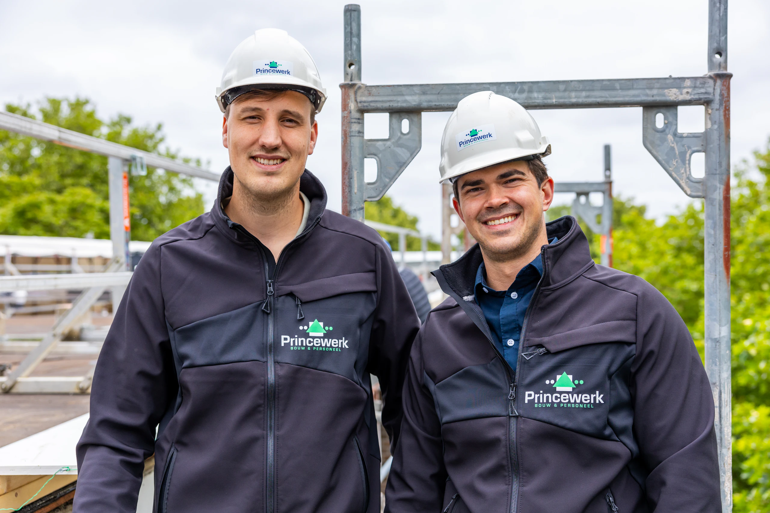 Foto van 2 werklieden. Links Ger en rechts Camiel